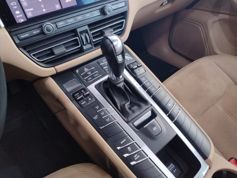 
								MACAN 2.0 TURBO full									