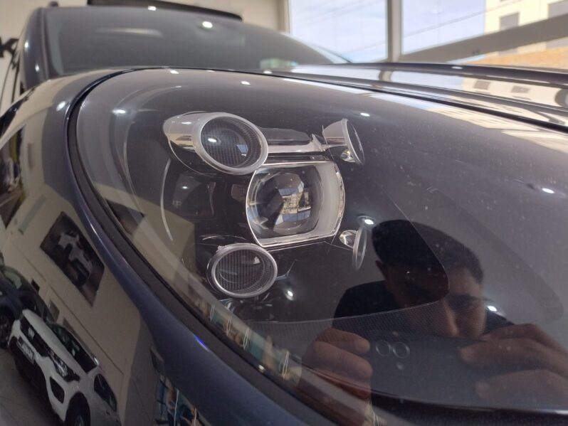 
								MACAN 2.0 TURBO full									